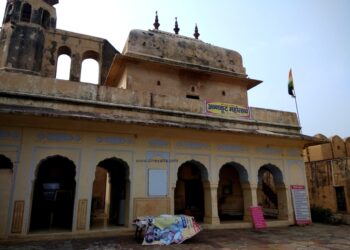 यात्रा-श्रीकृष्ण के चरण-चिन्ह हैं इस मंदिर में