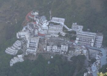 यात्रा-सांझी छत से हैलीकॉप्टर की सवारी (भाग-5)